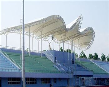 說說膜結(jié)構(gòu)車棚安裝特點有哪些？